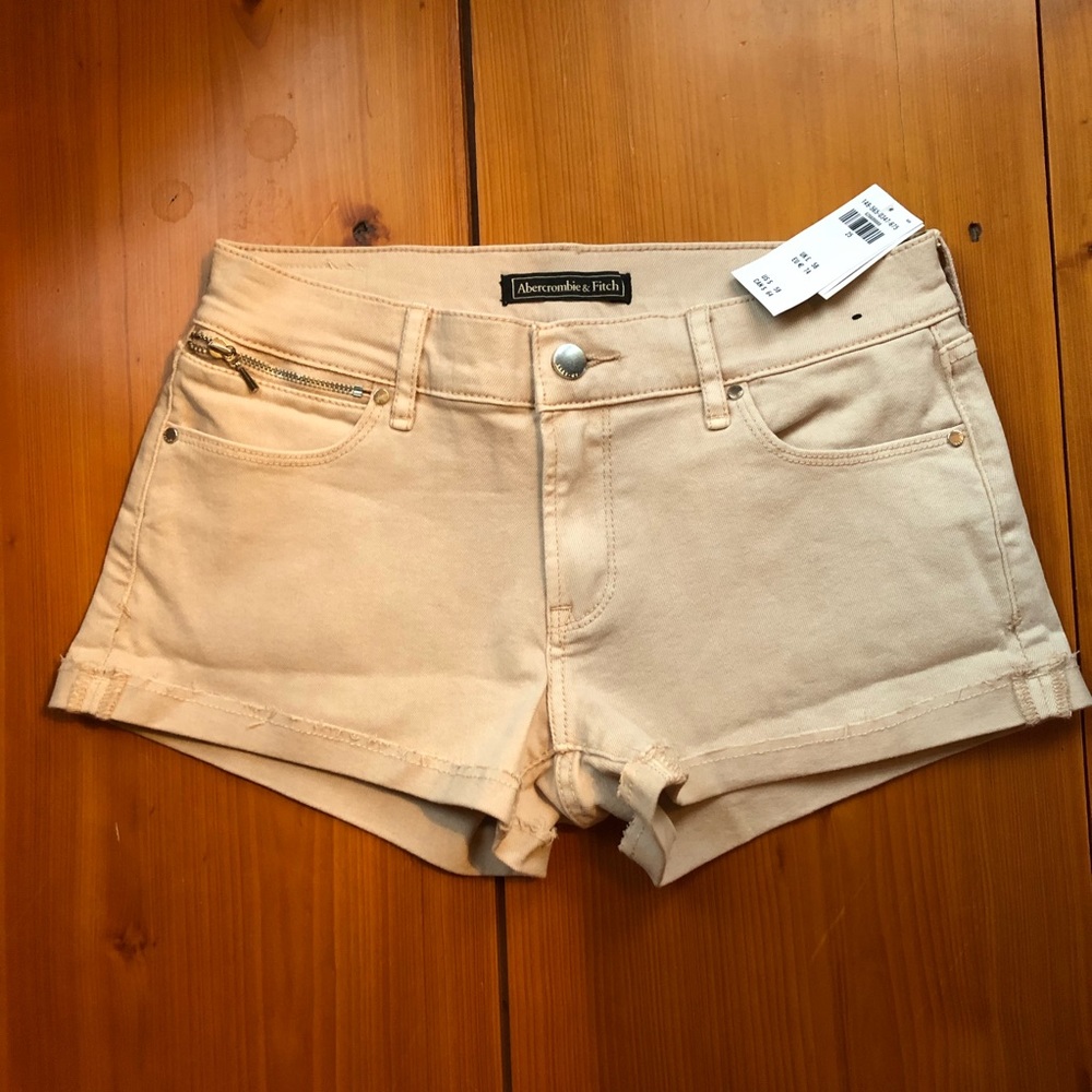 Abercrombie & Fitch light pink shorts
